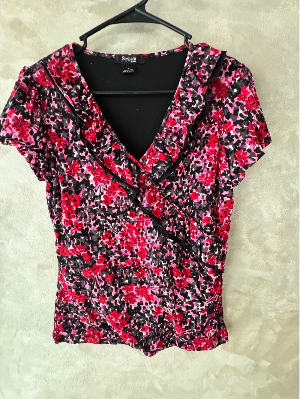 Style & Co Petite Women’s Floral Ruffle Blouse Size M Pink Black Short Sleeve